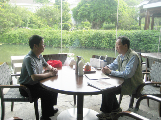 虹潤(rùn)公司董事長(zhǎng)林善平對(duì)菲尼克斯中國公司總裁李慕松先生進(jìn)行拜訪學(xué)習(xí)