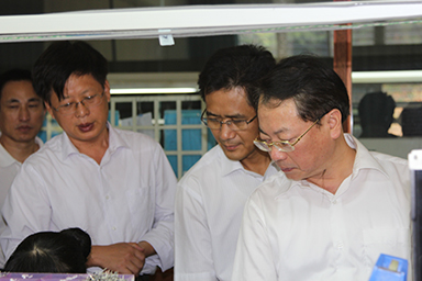 福建省紀(jì)委副書記、監(jiān)察廳廳長陳善光一行視察虹潤公司