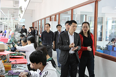 福建省委統(tǒng)戰(zhàn)部副部長、省工商聯(lián)黨組書記王玲視察虹潤公司